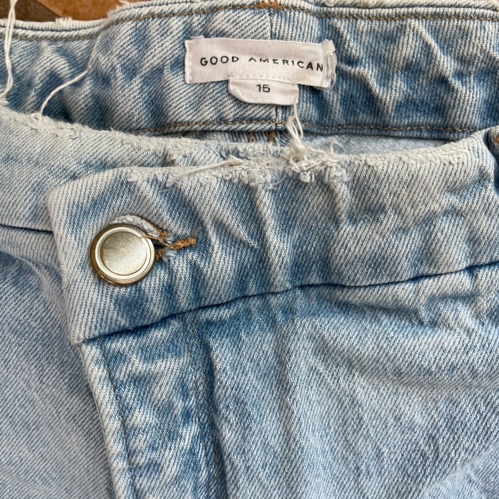 Good American Light Blue Denim Shorts size 15 - Picture 2 of 7
